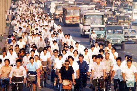 百年出行變遷：從首條鐵路到“碼”上出行