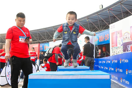 風靡美國的體適能訓練登陸古都西安，ABC KIDS小馬星球親子跑歡樂開跑