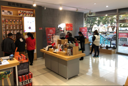 90后店長郭晨鑫：因為信賴京東，所以選擇加盟京東專賣店