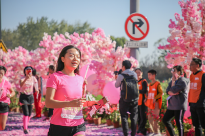 玫琳凱2018杭州國(guó)際女子馬拉松鮮花跑道正式亮相，粉色布局引爆浪漫少女心?