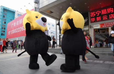 一票萌獅強(qiáng)勢霸街，沒想到這是蘇寧的“神操作”！