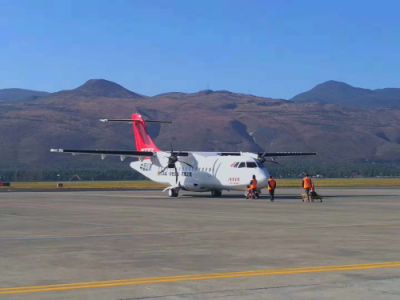 麗江航空與法國(guó)空中支線(xiàn)飛機(jī)公司ATR42-600首次空中匯合