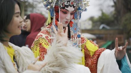 “國粹”走紅土耳其!男子鳳冠霞帔盡顯京劇花旦之美