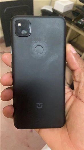 Pixel 4a真機(jī)照曝光：谷歌首次采用挖孔設(shè)計(jì) 小巧的塑料材質(zhì)單手新機(jī) 