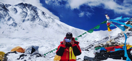 高人為峰，中國(guó)登山隊(duì)沖頂成功，榮耀30系列50倍長(zhǎng)焦見證珠峰新高度