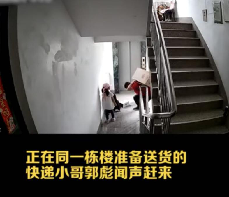 京東小哥路上播下善的種子“快遞叔叔救媽媽dan wu送空調(diào)，請您別怪他”