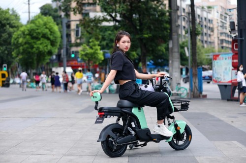 愛瑪新品驚呆全行業(yè)：不用考駕照就能騎上街的長里程電動車！