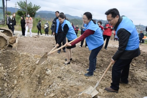 四季沐歌攜手婦基會(huì)走進(jìn)貴州丹寨，暖心公益助力脫貧攻堅(jiān)