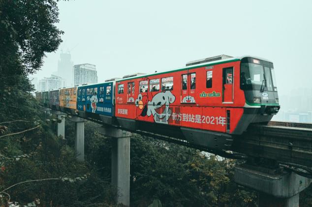 京東吉祥物JOY與芝麻街人物在獨家視頻中首次同框，新的一年祝您“芝麻開門”，收獲更多驚喜！