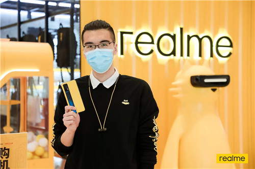 realme真我GT火爆來襲，最潮快閃店人氣爆棚