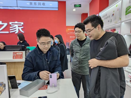 蘇寧、國美、京東之家門店排隊搶購 OPPO Find X3系列首銷火爆