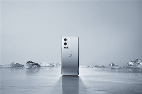 OnePlus 9 Pro 空山基閃銀限定禮驚艷亮相 帶來科幻潮流體驗(yàn)