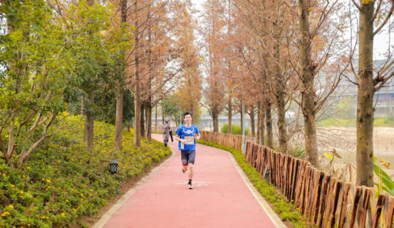 青春有你一起運動 ， 讓我們在丹寨天天馬拉松為健康奔跑