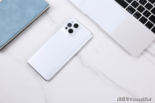 Find X3 Pro 10億色臻彩屏，持續(xù)占領(lǐng)“屏幕天花板”頭銜