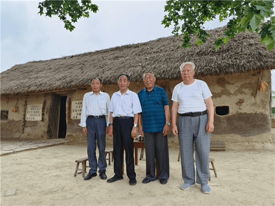 薇婭探訪安徽鳳陽小崗村，再次感受到中國農(nóng)民的敢為人先