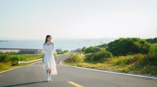 最美的風(fēng)景在路上 FE 50mm F1.2 GM 鏡頭下的公路女神