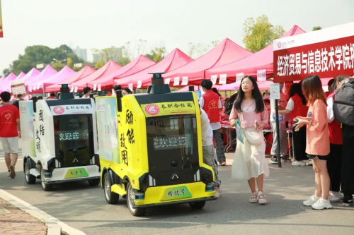 防疫又便捷！行深智能無人配送車“雙十一“點亮多個校園