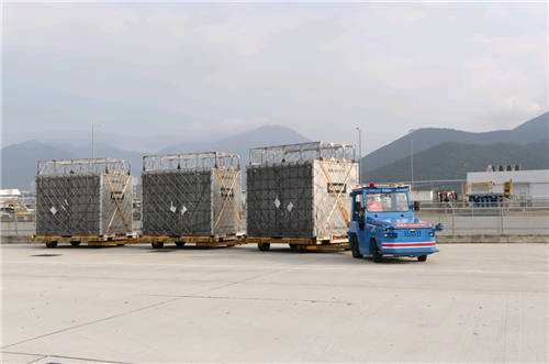 馭勢科技助力香港國際機場落地全球首款無人駕駛巡邏車，展現(xiàn)全場景技術實力