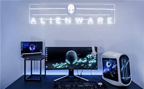 斗魚直播間，管澤元與ALIENWARE一同“開戰(zhàn)”