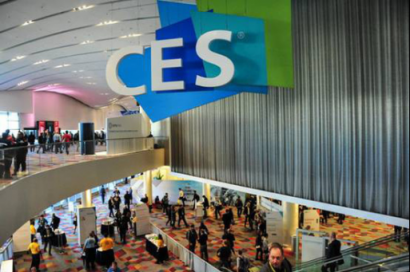 聚焦CES2019：蘇寧將宣布重磅科技信息 或?qū)⒆兏镏袊闶凼袌?/></p><p><strong>技術(shù)創(chuàng)新落地商用：中國創(chuàng)新力量逐漸趕超</strong></p><p>這場科技圈的開年大戲今年來到了第52屆，已然成為全球電子產(chǎn)業(yè)最權(quán)威的風(fēng)向標(biāo)，代表了全球科技前進的方向，包括英特爾、英偉達、高通、三星、華碩、百度等世界頂尖的科技公司都會在此推出最先進的技術(shù)理念及產(chǎn)品。</p><p>如果說今年的CES與往年有何不同，那么無疑是單領(lǐng)域的技術(shù)創(chuàng)新正在向?qū)嵱眯赃~進。今年CES的重點預(yù)計將集中在5G、物聯(lián)網(wǎng)、智慧城市、智慧零售及<a href=