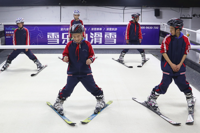 雪樂山“冰雪進校園”順利開展，3000多名學生集體感受滑雪運動