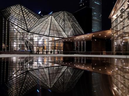 京東一加手機(jī)跨界Lonely Planet，旅行讀物《夜·中國》江上揭曉