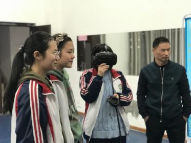 “VR/AR科普進校園”系列活動來到南昌市第十九中學