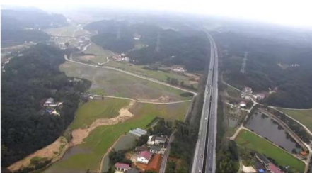 專用智能無人機(jī)在高速公路交警執(zhí)法巡查的解決方案