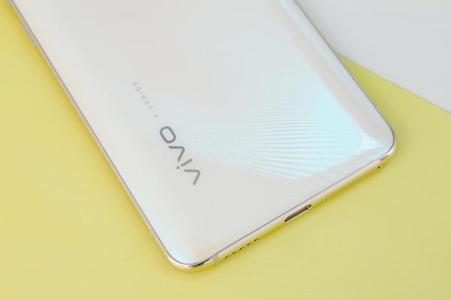 從此和挖孔屏說再見，vivo X27帶你領(lǐng)略真全面屏的魅力！