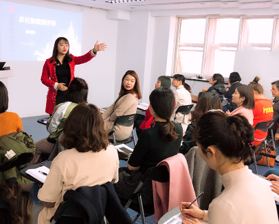 托育早教研究院專注于人才培養(yǎng)，提升從業(yè)者水平，解決就業(yè)問題