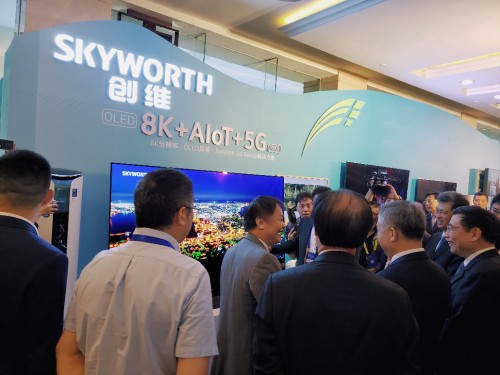 創(chuàng)維以8K+AIoT+5G重新定義電視發(fā)展方向，全球首臺(tái)8K AIoT 5G O