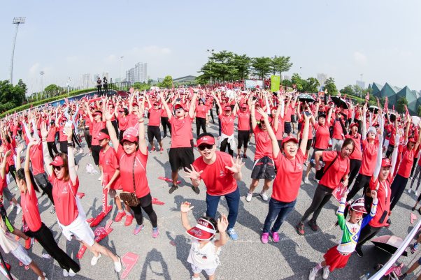 100RUN深圳站燃情開跑 與“百年友邦”共同跑出無限精彩未來