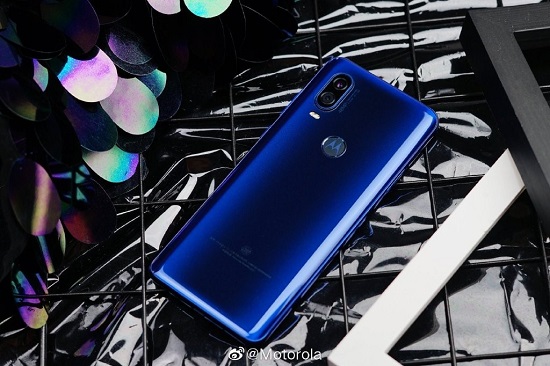 國慶值得買：Moto P50頂級隨身電影院 十一出行絕佳伴侶