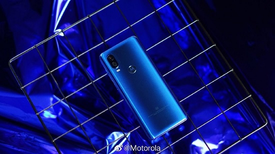 國慶值得買：Moto P50頂級隨身電影院 十一出行絕佳伴侶