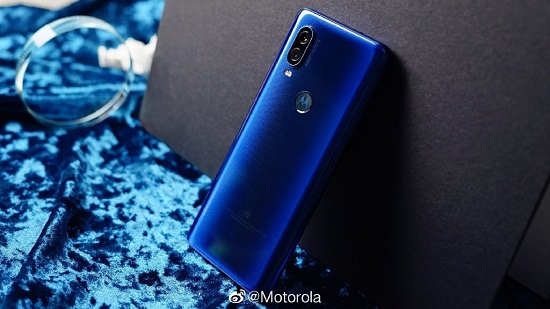 國慶值得買：Moto P50頂級隨身電影院 十一出行絕佳伴侶