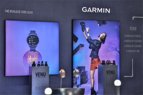 獨(dú)一有二，迪麗熱巴優(yōu)雅出席2019GARMIN佳明北京智能腕表新品發(fā)布會(huì)