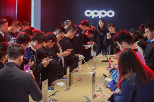 OPPO“超級(jí)玩家”搶鮮會(huì)：Miss大小姐親臨吃雞