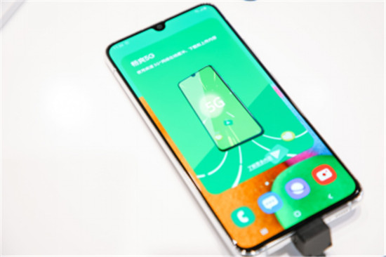 三星Galaxy A90 5G實(shí)力超凡 攜5G技術(shù)樹(shù)中端旗艦新標(biāo)準(zhǔn)