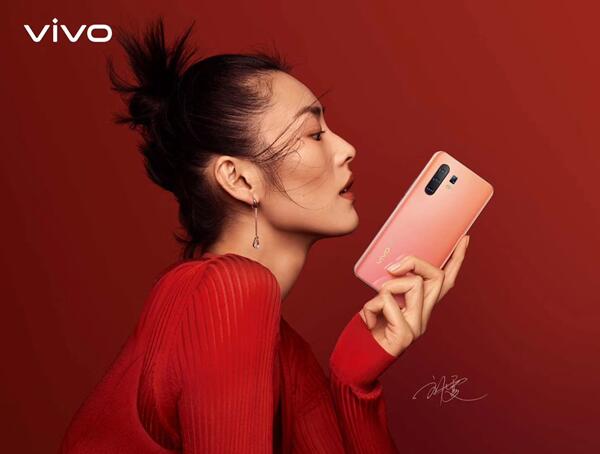 vivo X30 × 劉雯時尚大片首曝光，高級質(zhì)感一躍而出