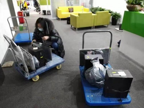 快狗打車為員工護(hù)送辦公物品，助力企業(yè)共渡疫情難關(guān)