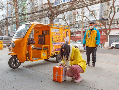 戰(zhàn)“疫”快遞小哥：半日達恢復了，也希望早點看到車水馬龍