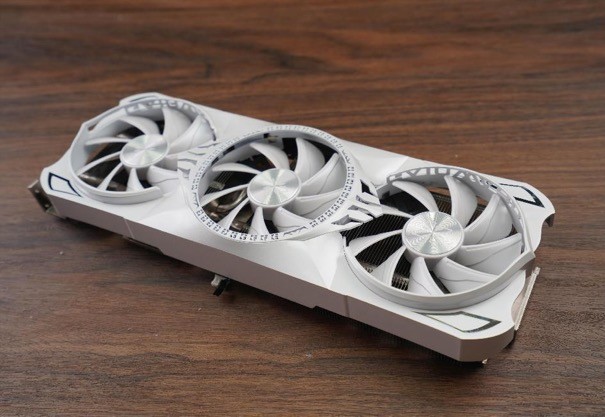 耕升 RTX 4060 Ti 星極皓月OC,DLSS 3助力1080P光追極致體驗